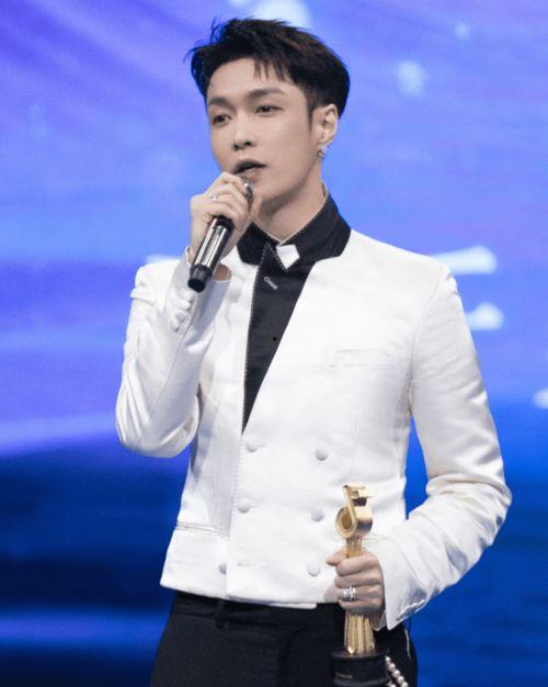 吃瓜娱乐张艺兴完整版,揭秘明星幕后生活